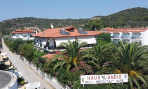  Badis Haus  Торони
